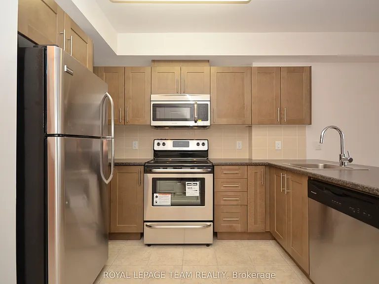 242 Rideau St #404 — Photo 22