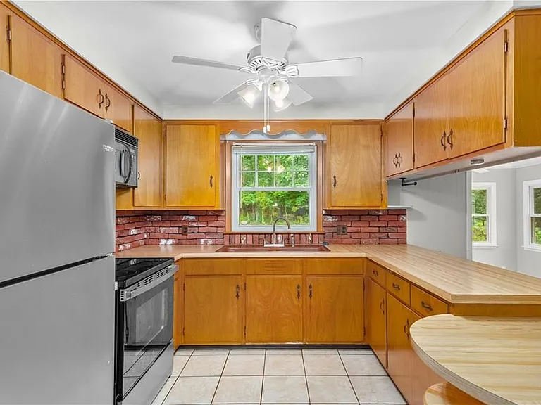 51 Ambrose St — Photo 18