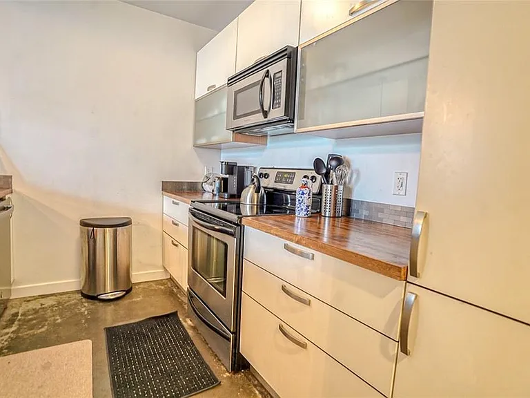 245 N Highland Ave NE #411 — Photo 12