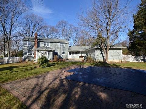 3rd image of 19 Breezy Hill Dr