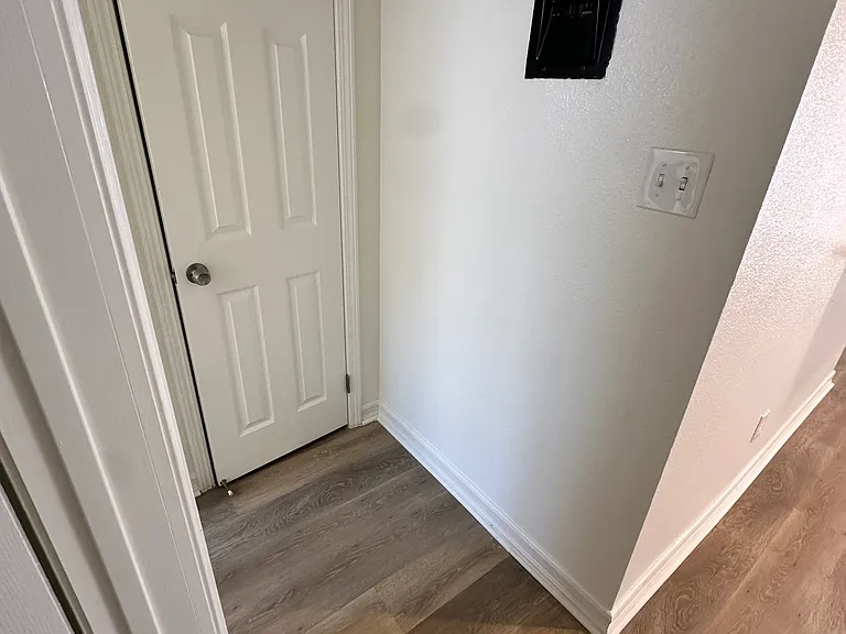 Courtyard Square Apartments — Photo 15