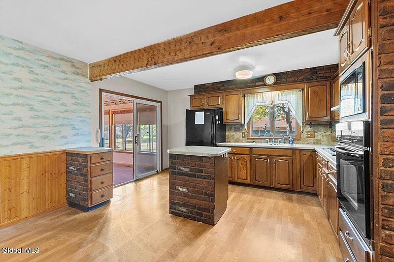 5th image of 1128 Wavell Road