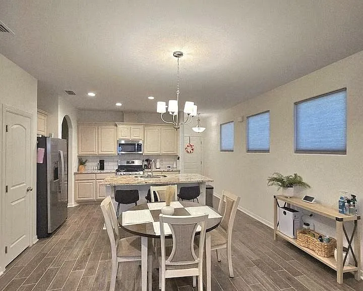 2161 Grove Ln — Photo 2