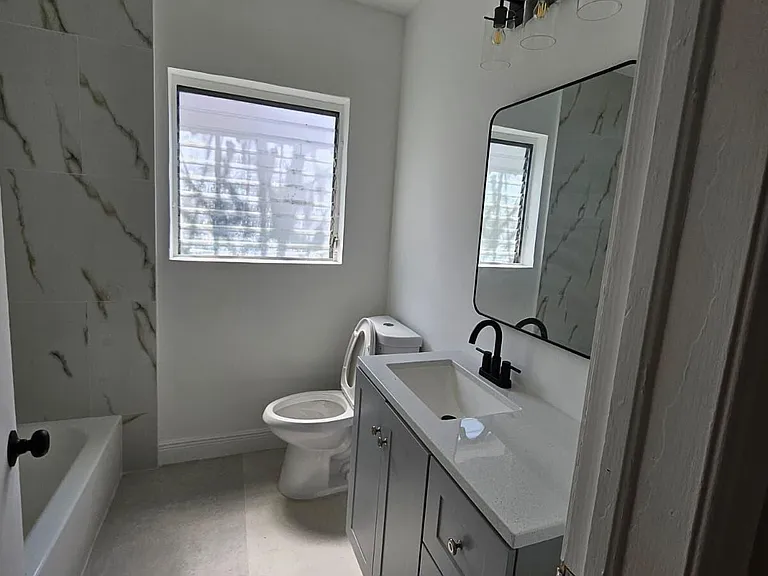 1732 SW 21st Ter — Photo 15