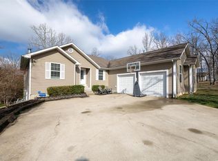 22725 Post Oak Dr, Lebanon, MO 65536