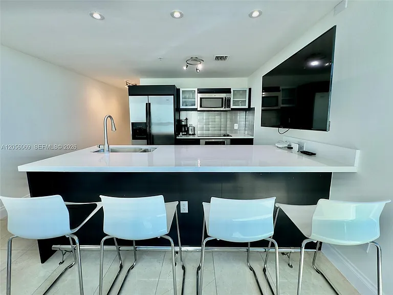 1900 N Bayshore Dr #4003 — Photo 5