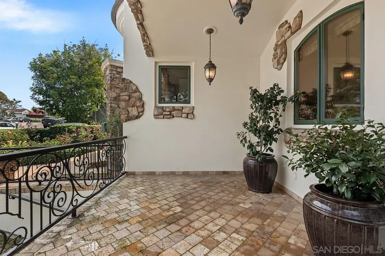 5 bed, 3.5 bath, 2825 sqft, $15,000 — Photo 4
