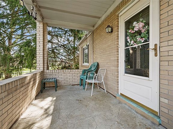 3rd image of 327 Woodhaven Dr