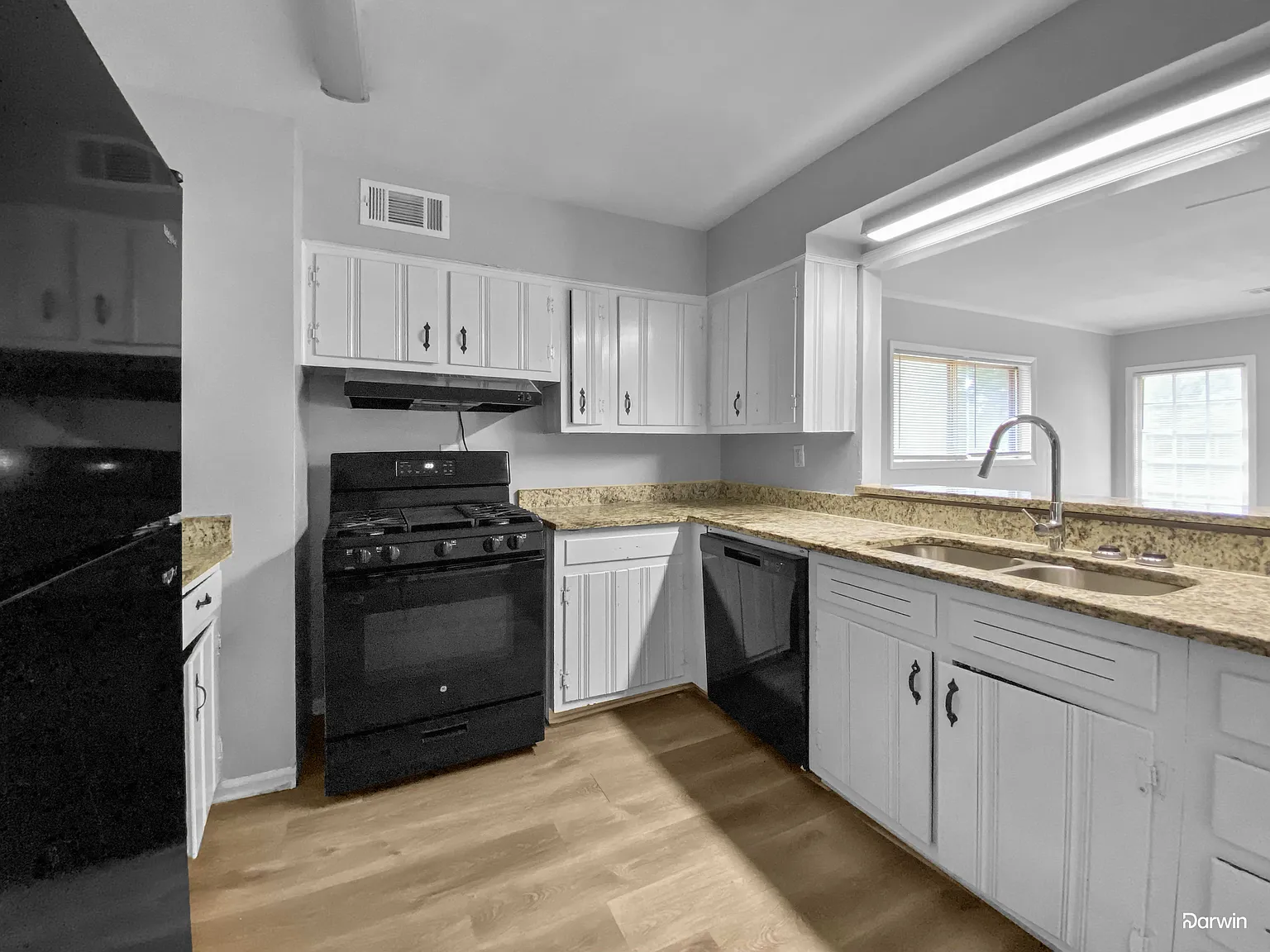 3 bed, 1.5 bath, 1375 sqft, $1,215 — Photo 3