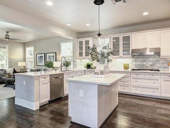 4th image of 2097 Camp Whitney Cir