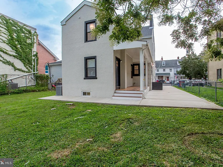 327 Wood St — Photo 84