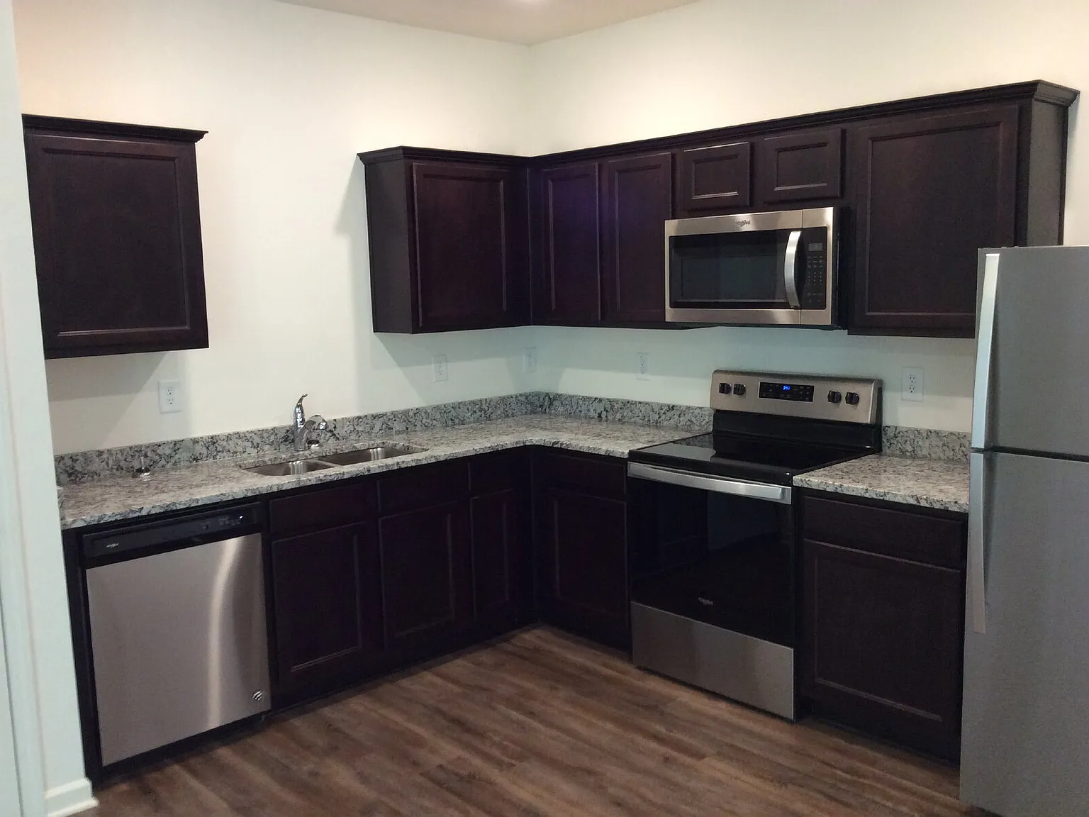3 bed, 2.5 bath, $1,950 — Photo 2