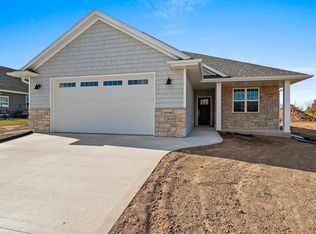 369 Rainbow Ct, Green Bay, WI 54303