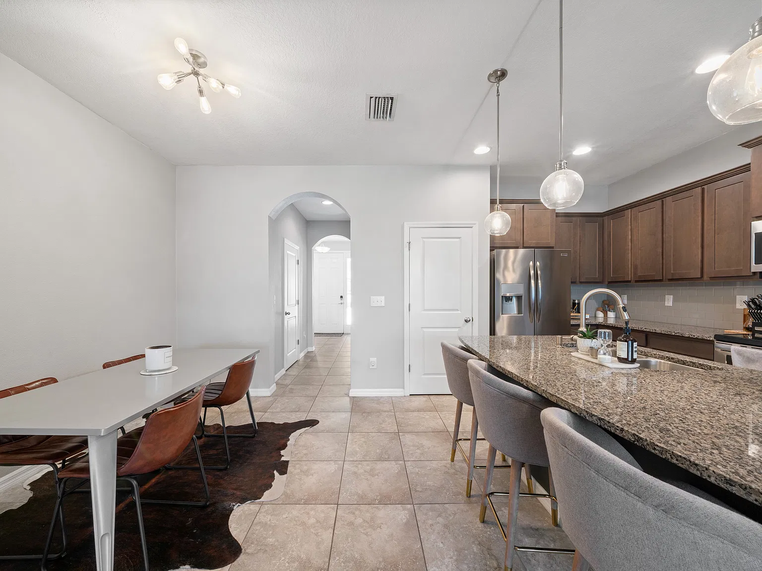 3 bed, 2.5 bath, 1725 sqft, $2,500 — Photo 3