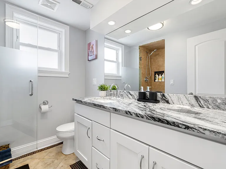 2176 Ash St — Photo 23