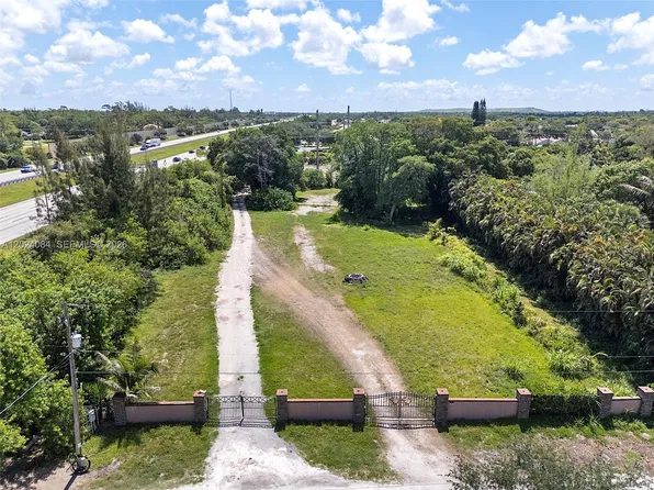 5680 Pinetree Rd, Pompano Beach, FL 33067