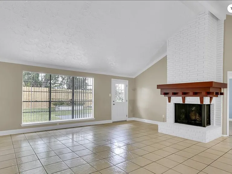 15815 Thistledew Dr — Photo 2