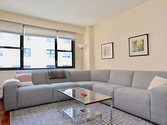 4th image of 401 E 89th St APT 10G