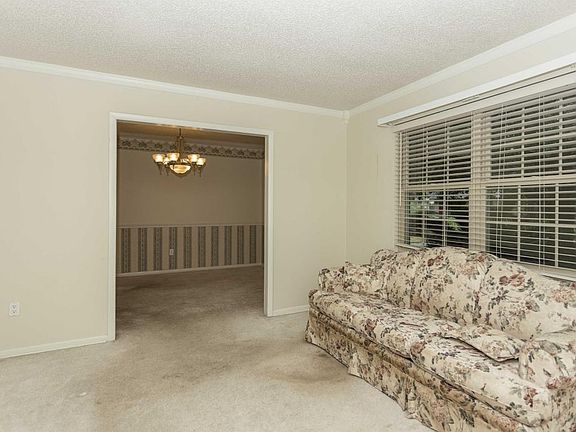 4th image of 3913 Cedar Cove Ln