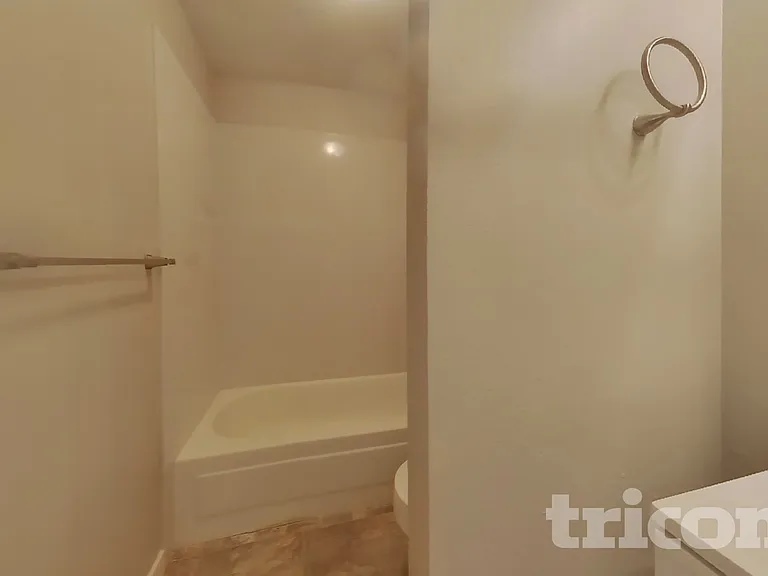 1630 E Lake Ct — Photo 11