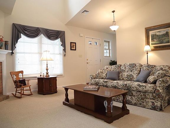 2nd image of 512 Brookshire Ave