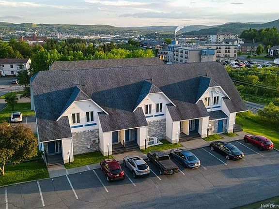 3rd image of 20 Du Bourg Ave