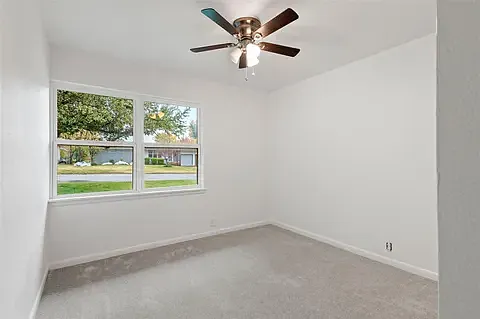 1411 W Shields Dr — Photo 14