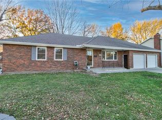 606 NE Coronado Ave, Lees Summit, MO 64063