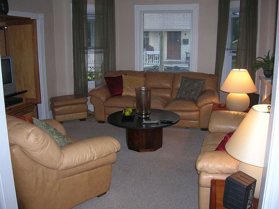 2nd image of 20 Dixon St
