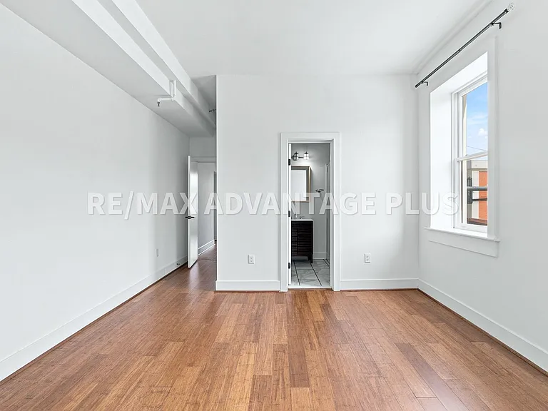 142 N Main St — Photo 42