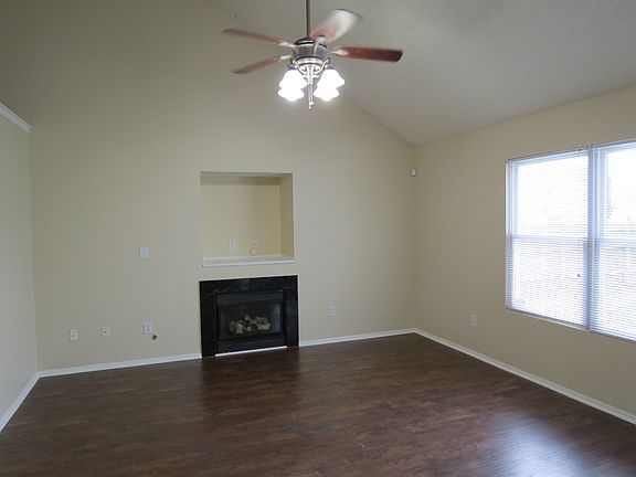 3rd image of 4039 Graves Dr