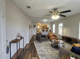 419 N Parrish St, Angleton, TX 77515