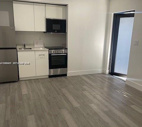 3rd image of 910 SW 8th Ave #D