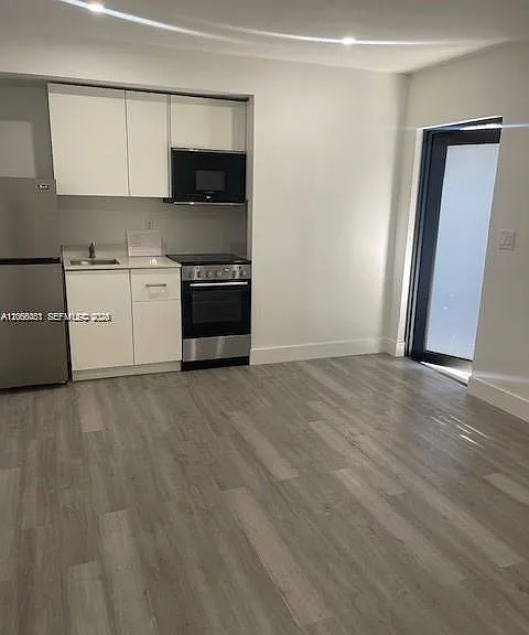 910 SW 8th Ave #D — Photo 3