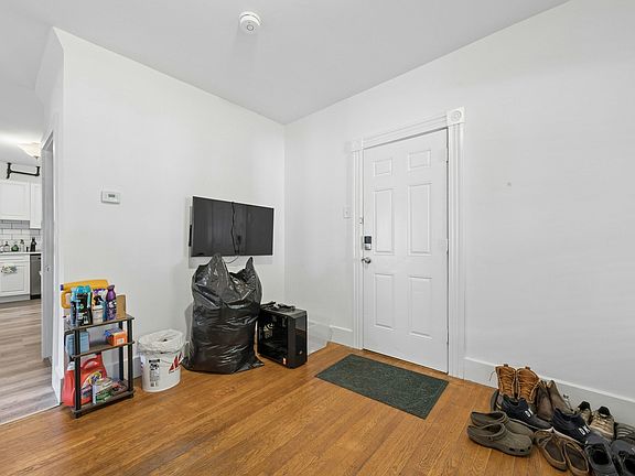 5th image of 19 Englewood Ave