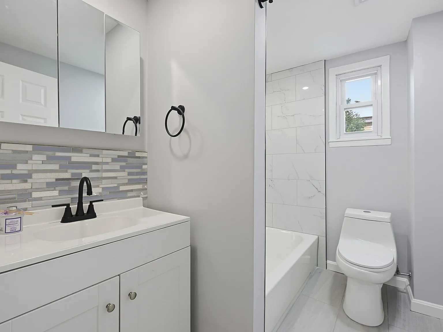 4 bed, 1.5 bath, 1200 sqft, $4,000 — Photo 2