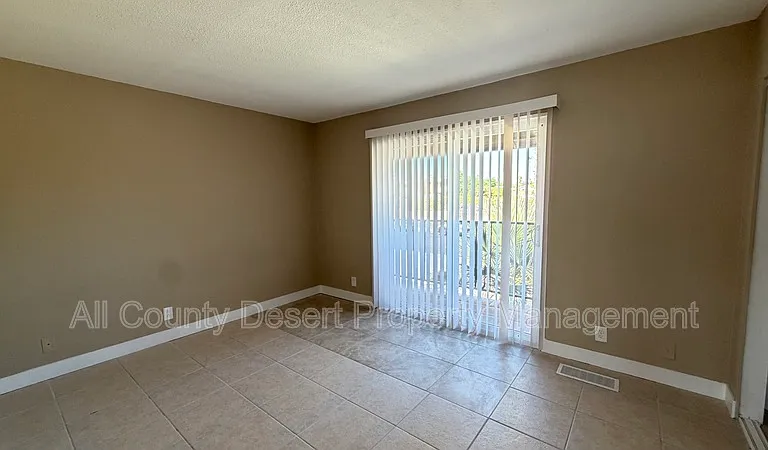 69180 Victoria Dr #8 — Photo 12
