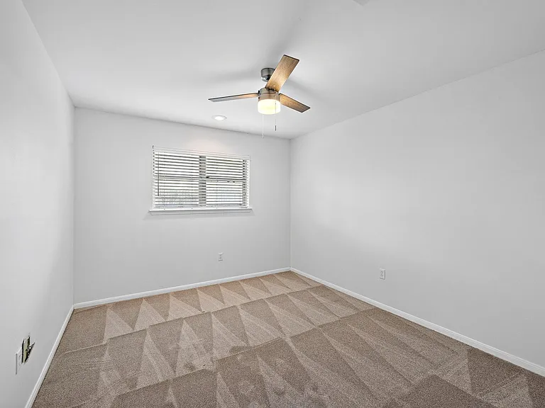 12110 Nova Dr — Photo 17