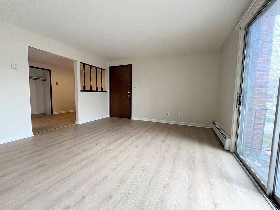 1st image of 364 Robert Dr #3