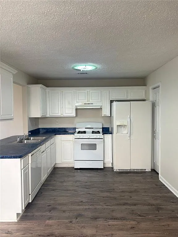3 bed, 2.5 bath, 1700 sqft, $1,700 — Photo 4