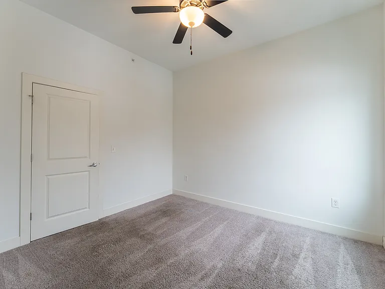 500 N 17th St #301 — Photo 3