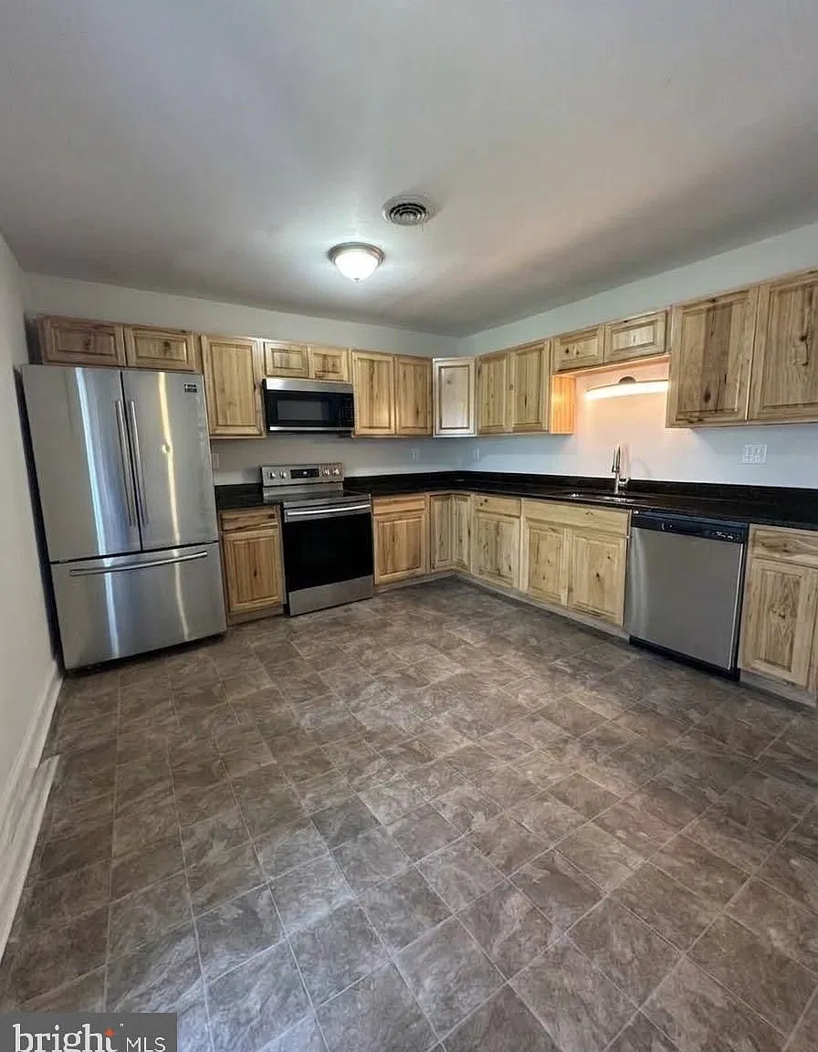 3 bed, 2.0 bath, 1320 sqft, $1,700 — Photo 4