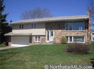 6972 Upper 35th St N, Oakdale, MN 55128