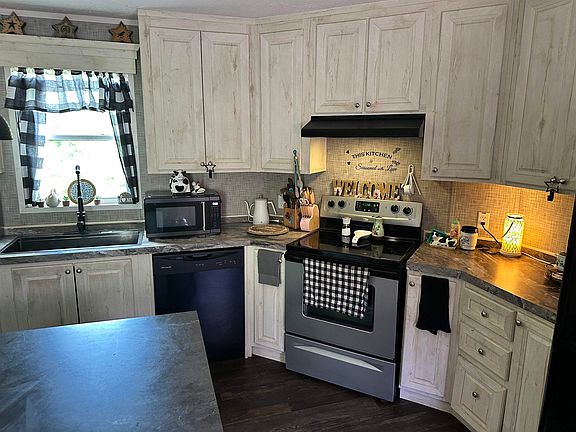3rd image of 762 Herdman Rd