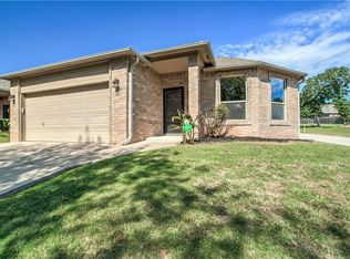 2121 Three Stars Rd, Edmond, OK 73034