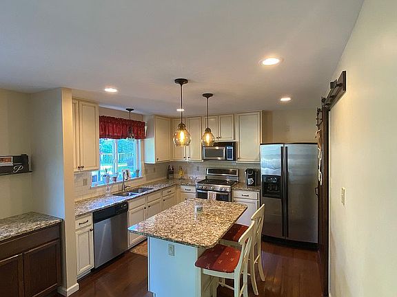 5th image of 5866 Birchmont Place Dr