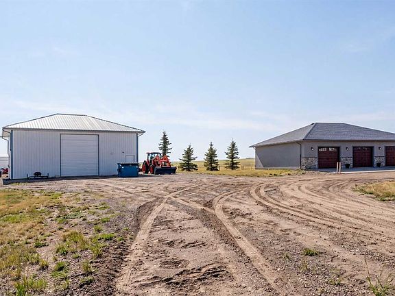 4th image of 291055 E Township Road 290