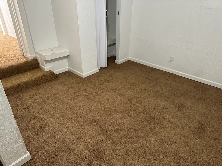 Basement family room / bonus room / non-conforming 3rd bedroom