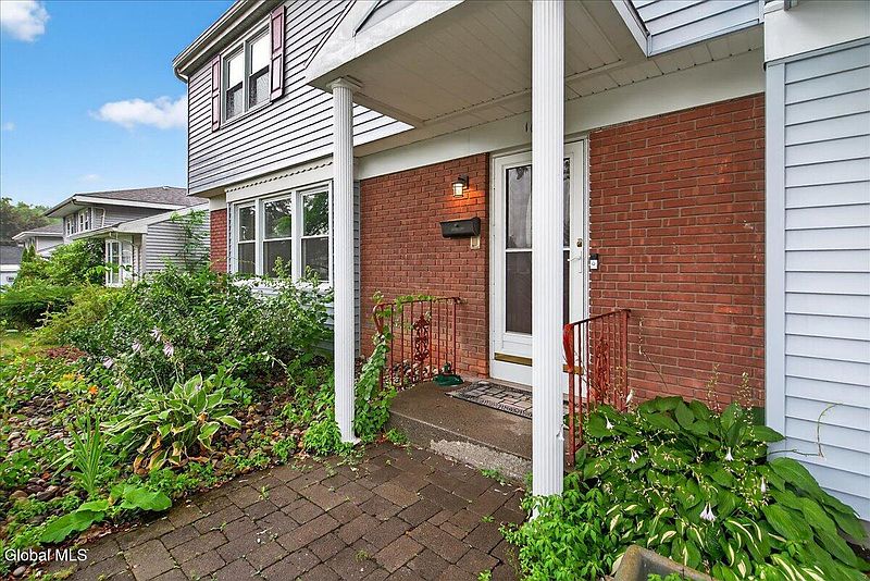 4th image of 103 Pinehurst Avenue