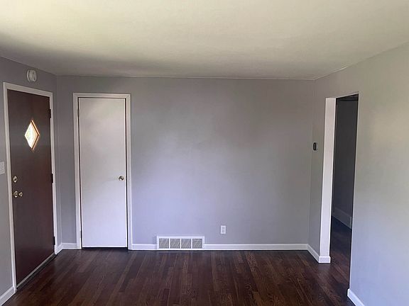 4th image of 5442 Foster Ave